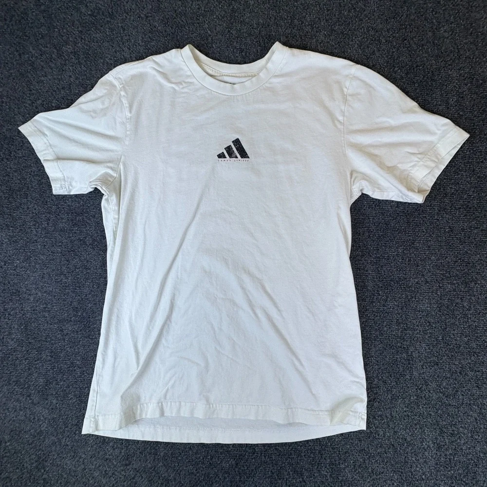 Adidas Three Stripes T-Shirt Mens Medium White Black Basketball Court Graphic
